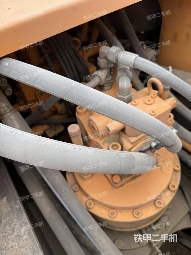 回轉(zhuǎn)馬達(dá)和主控閥（整機(jī)外觀）