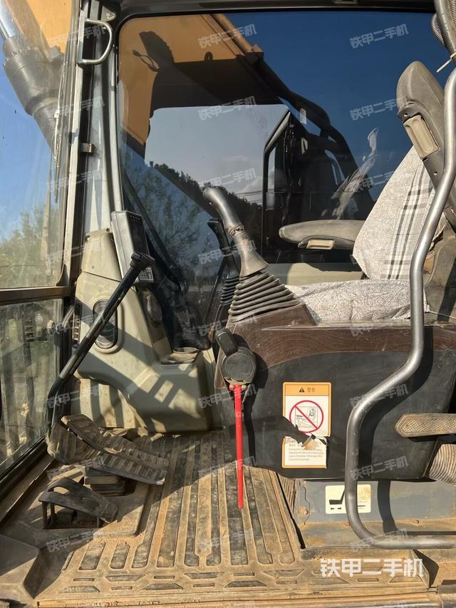 驾驶室整体（整机外观）