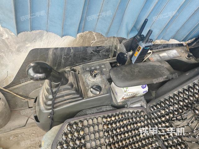 座椅右侧控制台/钥匙门/油门/含右手柄（驾驶室部分）