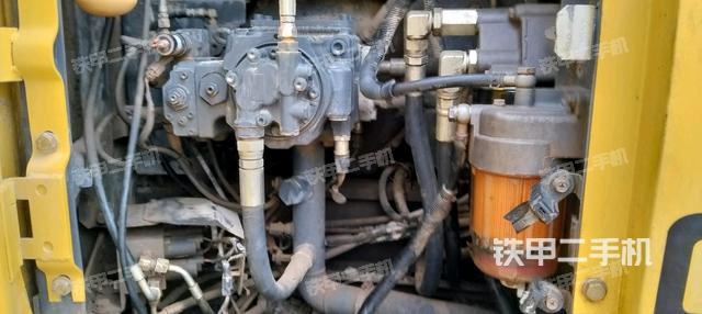 液压泵舱室正面整体（整机外观）