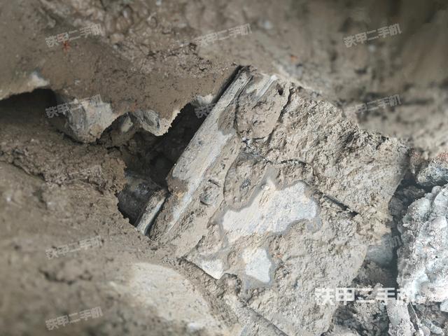 右侧行走马达盖板（行走机构）