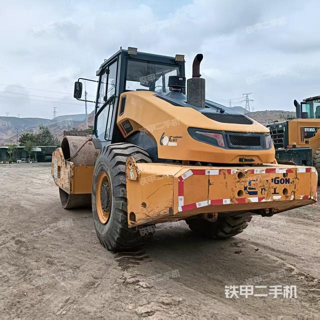 整機(jī)右后45°（設(shè)備外觀及核心部件）