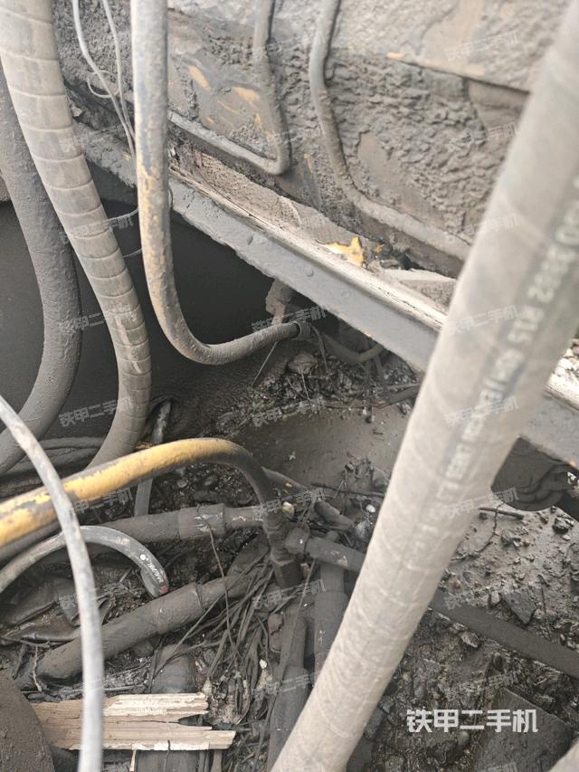 中央回转接头特写（上车部件）