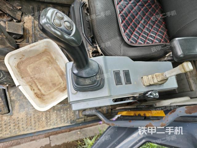 座椅左側(cè)控制臺/音響/含左手柄（駕駛室部分）