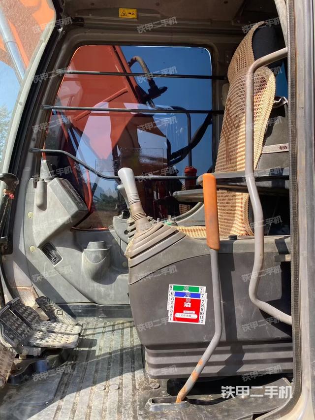 駕駛室整體（整機外觀）