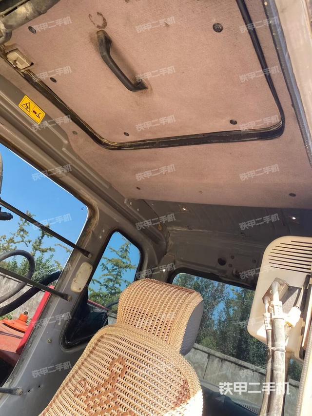 駕駛室頂部（整機外觀）