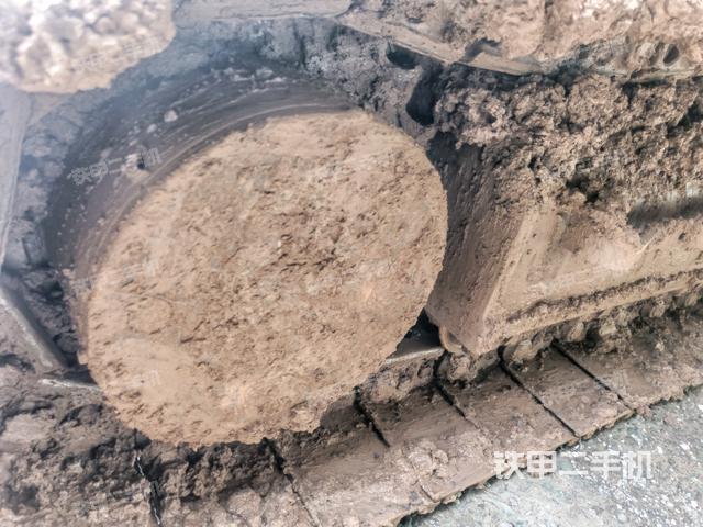 右驅(qū)動輪（行走機構(gòu)）