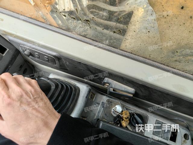 座椅左侧控制台/音响/含左手柄（驾驶室部分）