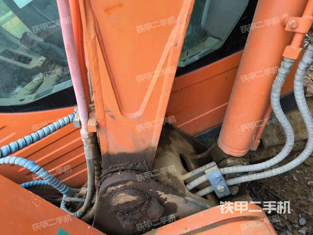 转盘和下车架正前(工作和回转装置) 转盘和下车架正前(工作和回转装置)