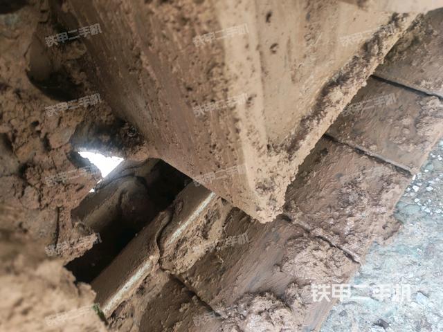 左側(cè)行走馬達蓋板（行走機構(gòu)）