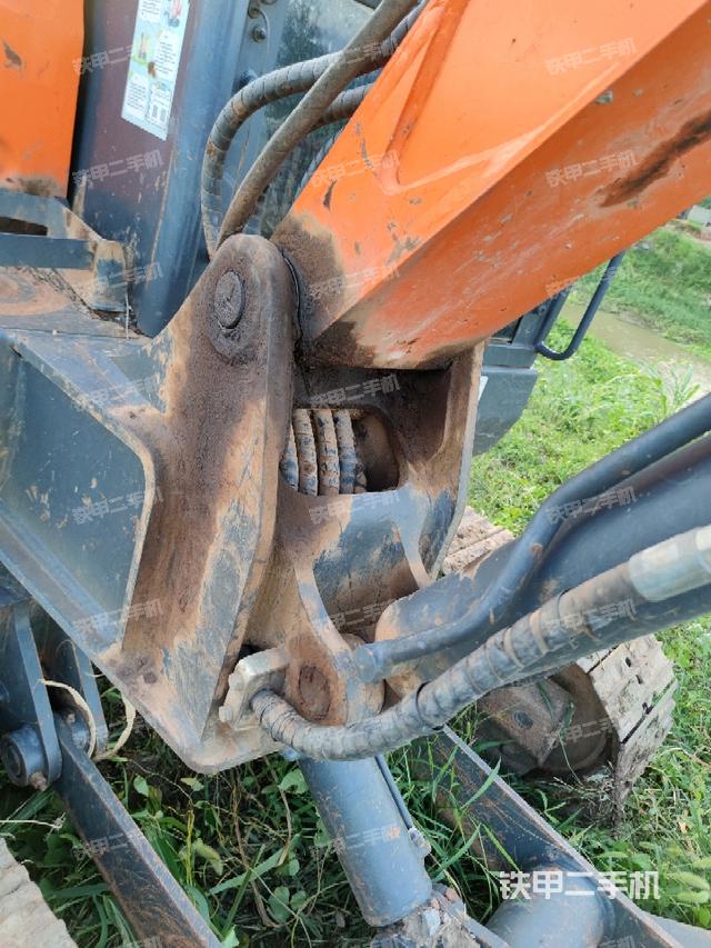 大臂根部?斜（工作和回轉(zhuǎn)裝置）