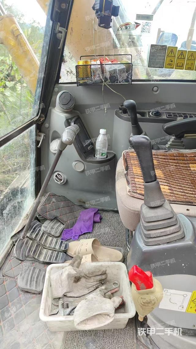 驾驶室整体（整机外观）