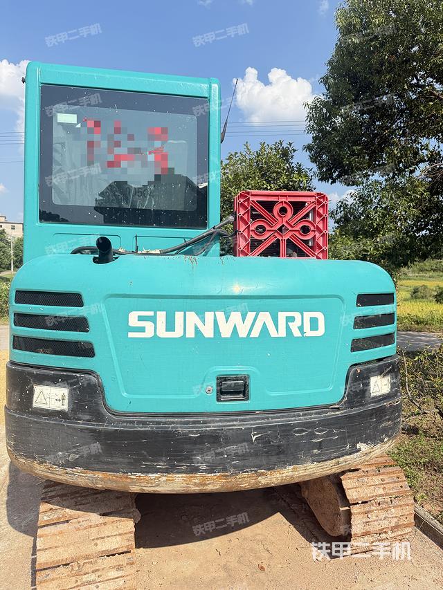 驾驶室顶部（整机外观）