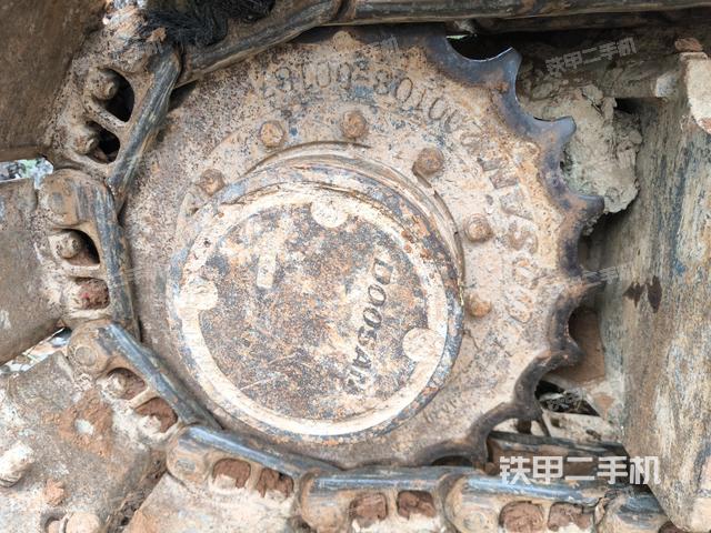 左驱动轮(行走机构) 左驱动轮(行走机构)