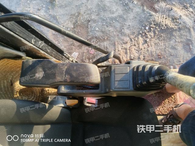 座椅左侧控制台/音响/含左手柄（驾驶室部分）