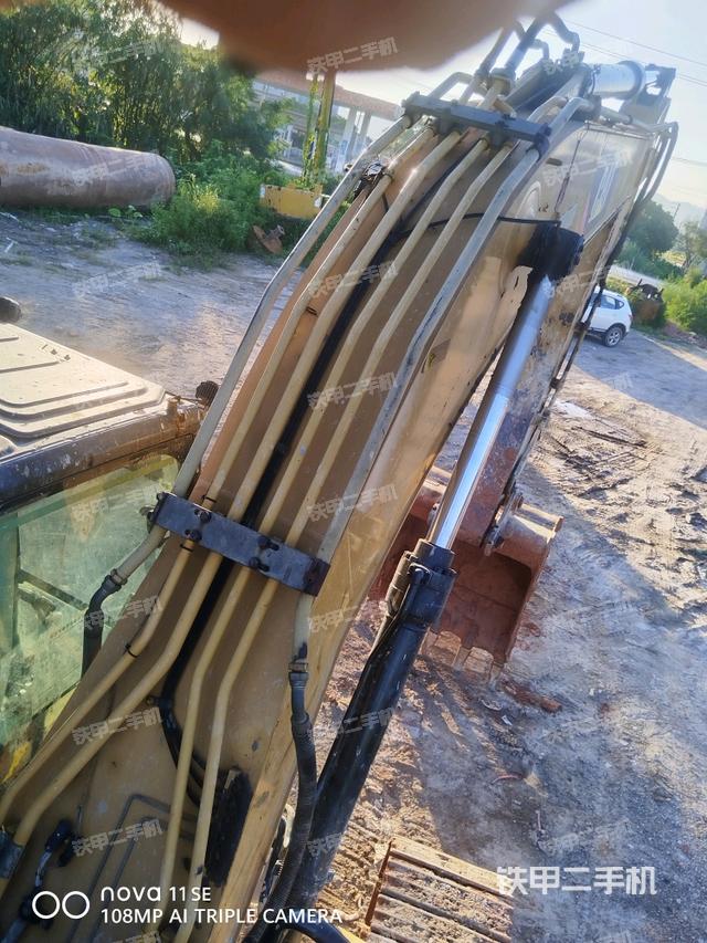 大臂背部俯视（工作和回转装置）