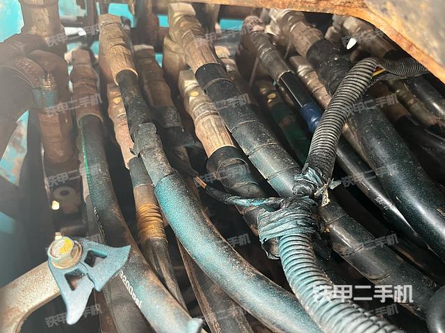 回转马达和主控阀（整机外观）