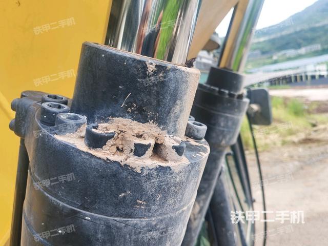 轉(zhuǎn)盤和下車架正前（工作和回轉(zhuǎn)裝置）