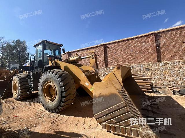 工作裝置整體(整機(jī)外觀及大件) 工作裝置整體(整機(jī)外觀及大件)