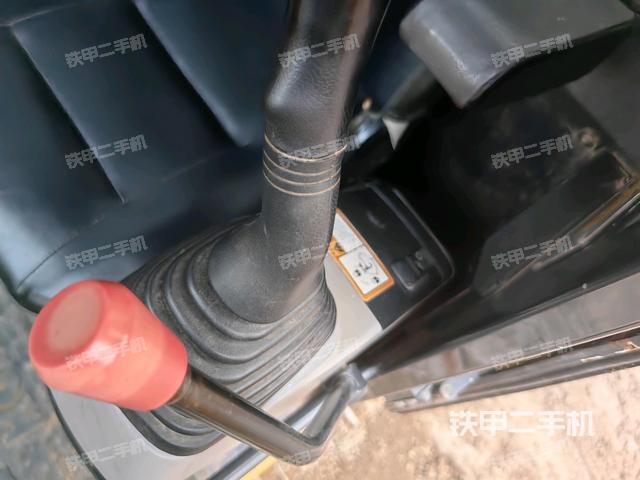 座椅右侧控制台/钥匙门/油门/含右手柄（驾驶室部分）