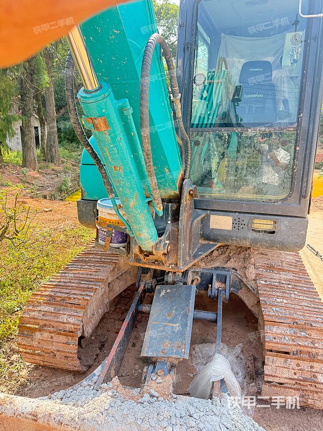 驾驶室整体（整机外观）