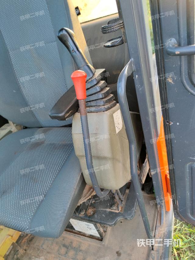 座椅左側(cè)控制臺(tái)/音響/含左手柄（駕駛室部分）