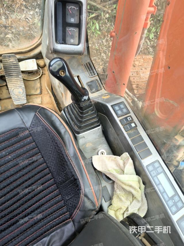 后窗玻璃角标(驾驶室部分) 后窗玻璃角标(驾驶室部分)