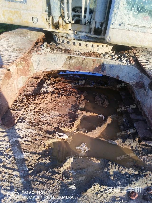 转盘和下车架正前（工作和回转装置）