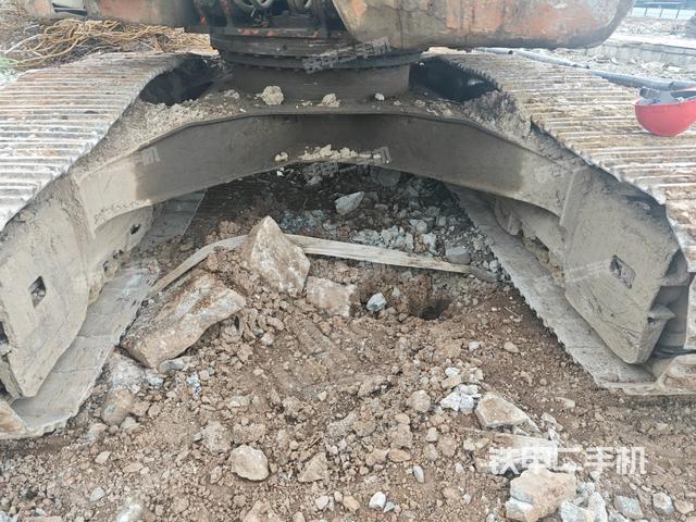 转盘和下车架正前（工作和回转装置）