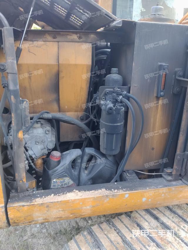 液壓泵艙室正面整體（整機(jī)外觀(guān)）