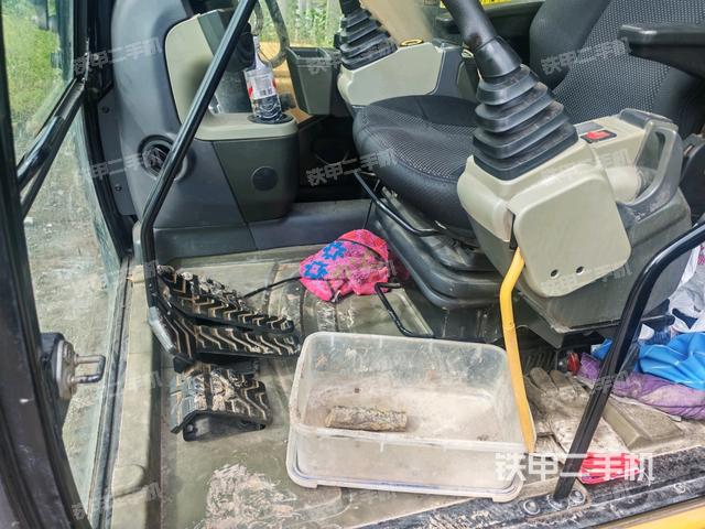 座椅左側(cè)控制臺/音響/含左手柄（駕駛室部分）