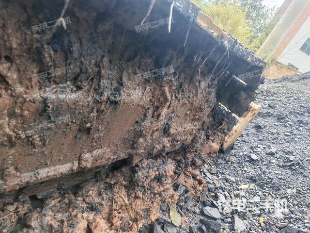 右驅(qū)動輪（行走機構(gòu)）