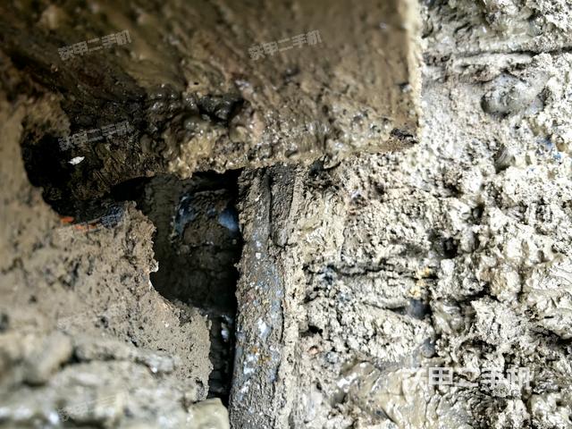 右驅(qū)動輪（行走機構(gòu)）