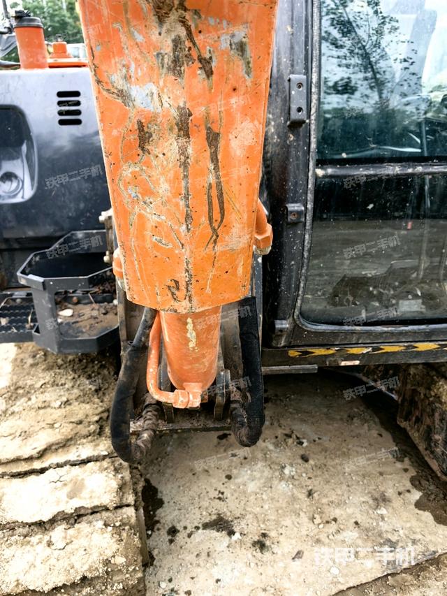 大臂根部?斜（工作和回轉(zhuǎn)裝置）