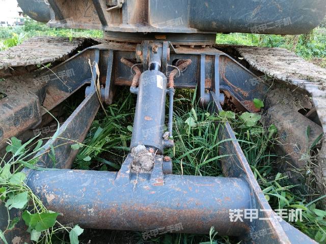 轉(zhuǎn)盤(pán)和下車(chē)架正前（工作和回轉(zhuǎn)裝置）