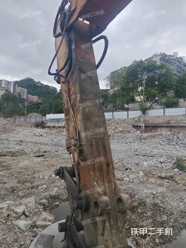 小臂整体左后（工作和回转装置）