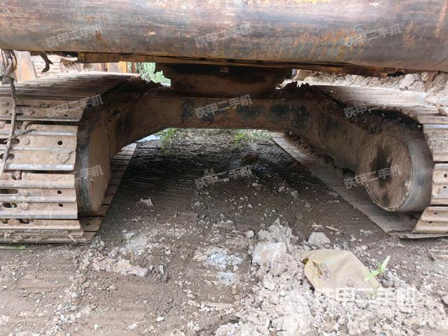 轉(zhuǎn)盤和下車架正前（工作和回轉(zhuǎn)裝置）