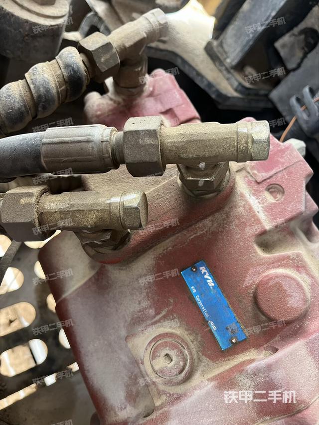 液壓泵艙室正面整體（整機(jī)外觀）