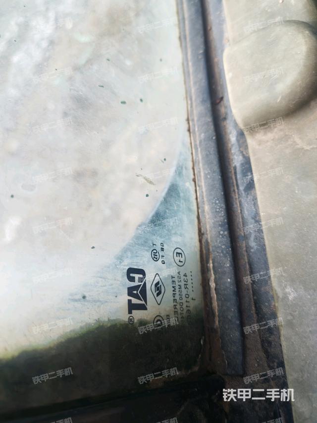 左后方玻璃角標（駕駛室部分）