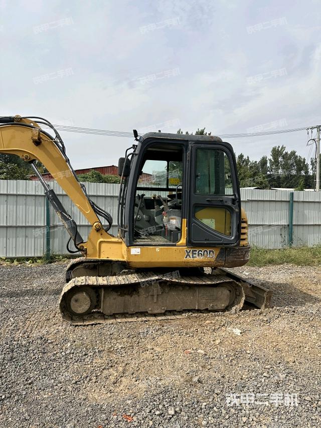 驾驶室整体（整机外观）