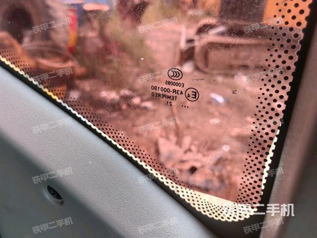 后窗玻璃角標(biāo)（駕駛室部分）