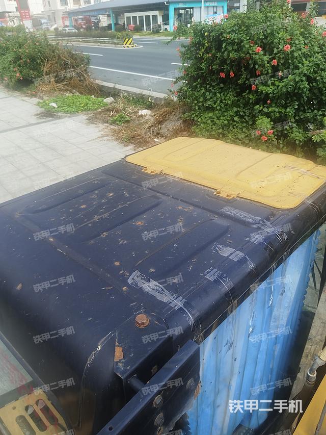 驾驶室顶部（整机外观）