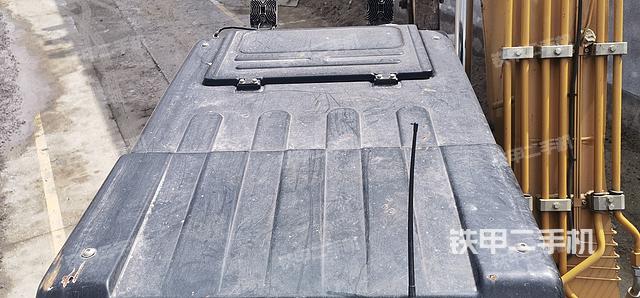 驾驶室顶部（整机外观）