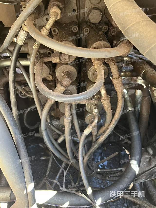 回转马达和主控阀（整机外观）