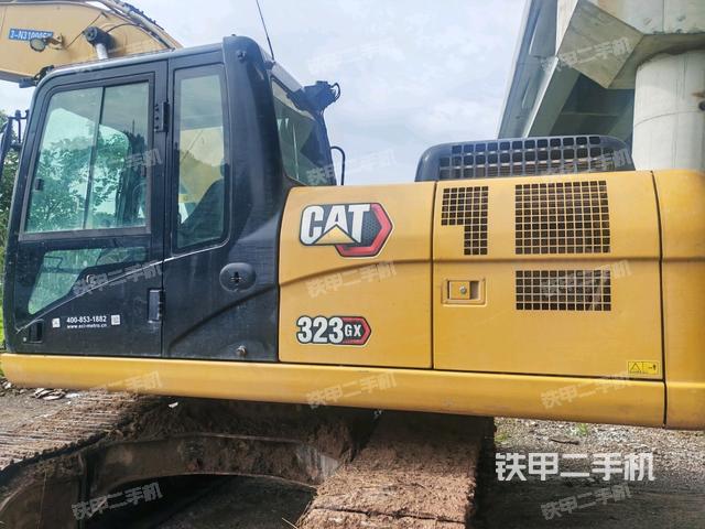 行走控制手柄和踏板?俯拍（駕駛室部分）