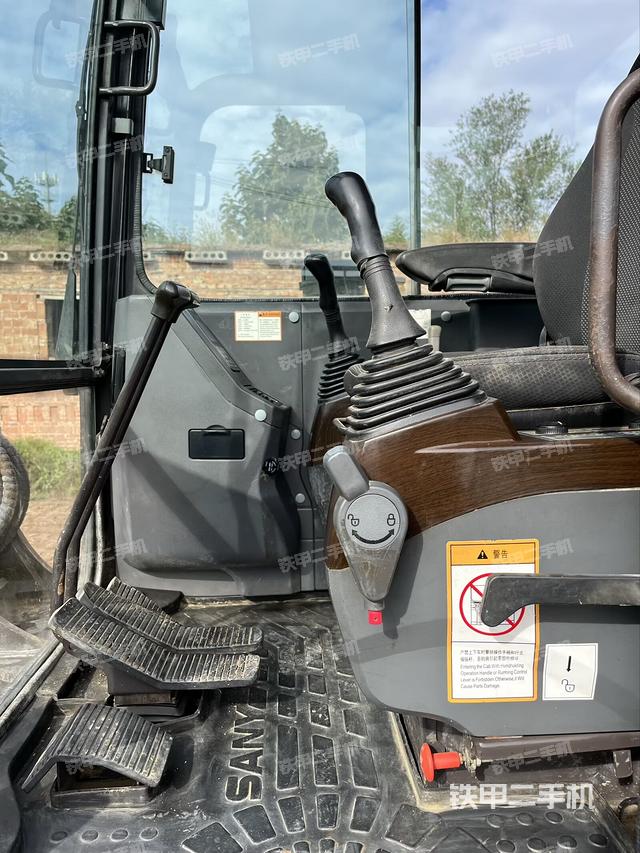 駕駛室頂部（整機(jī)外觀）