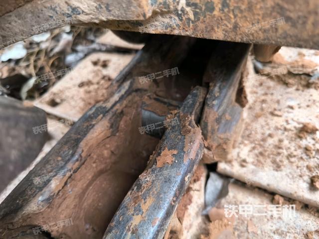 右侧履带整体 (行走机构) 右侧履带整体 (行走机构)