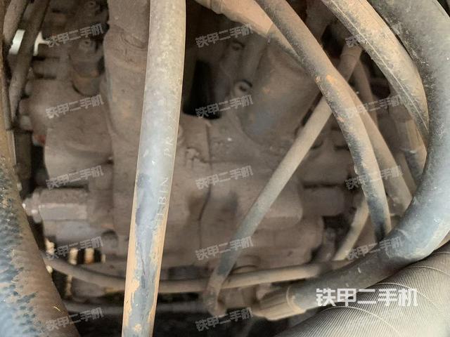 回轉(zhuǎn)馬達(dá)和主控閥（整機(jī)外觀）