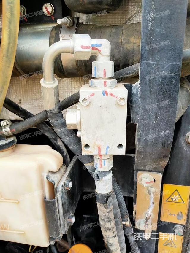 液壓泵艙室正面整體（整機(jī)外觀）