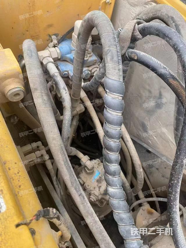 回转马达和主控阀（整机外观）